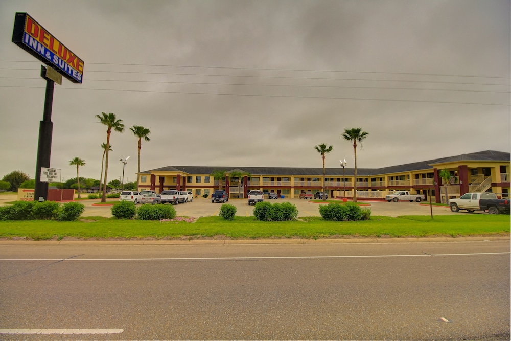 Deluxe Inn Suites 57/61