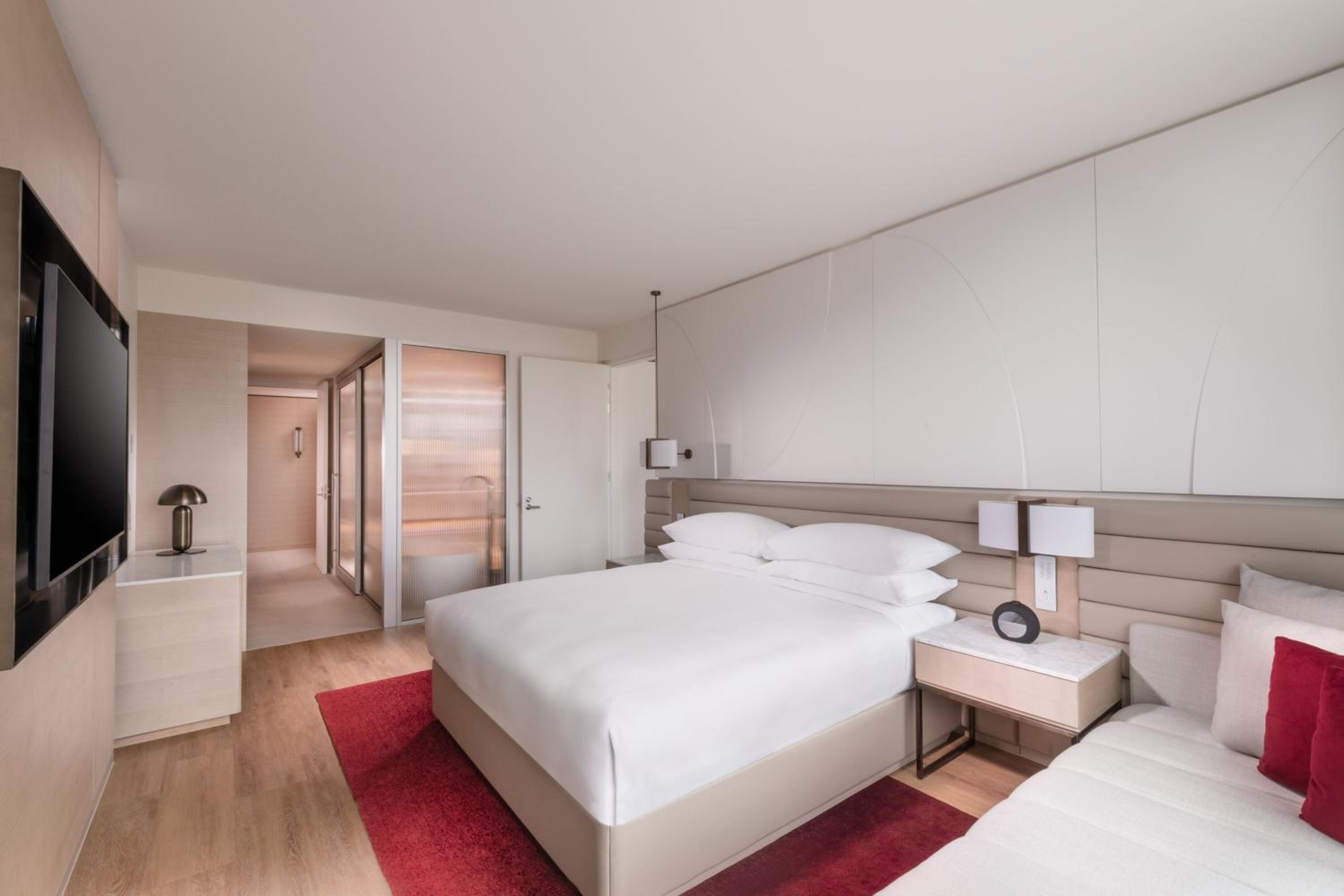 Tower, Suite, King Bed, Lounge Access