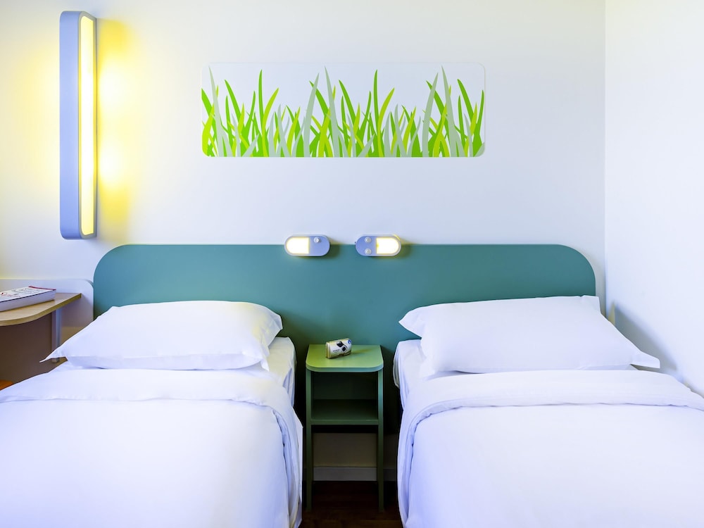 Ibis Budget Curitiba Aeroporto 30/65