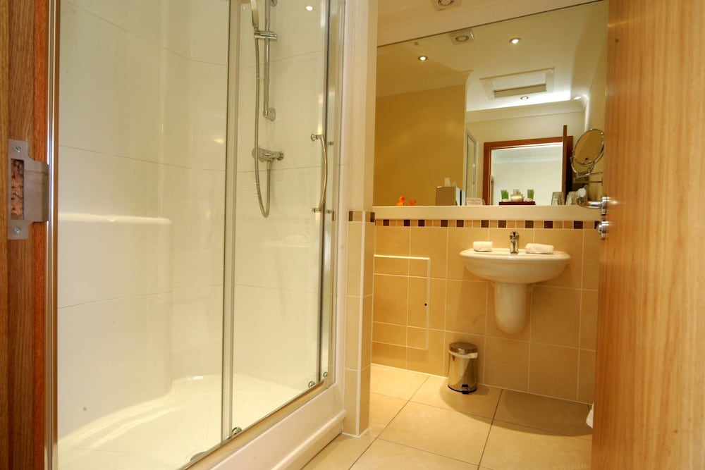 Woodland Bay Hotel 48/50