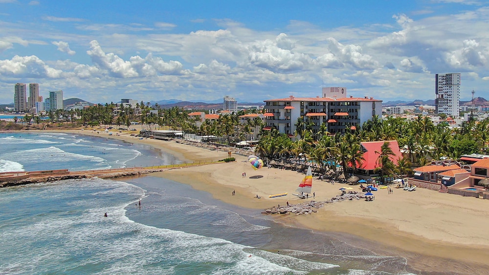 Luna Palace Hotel and Suites 59/65