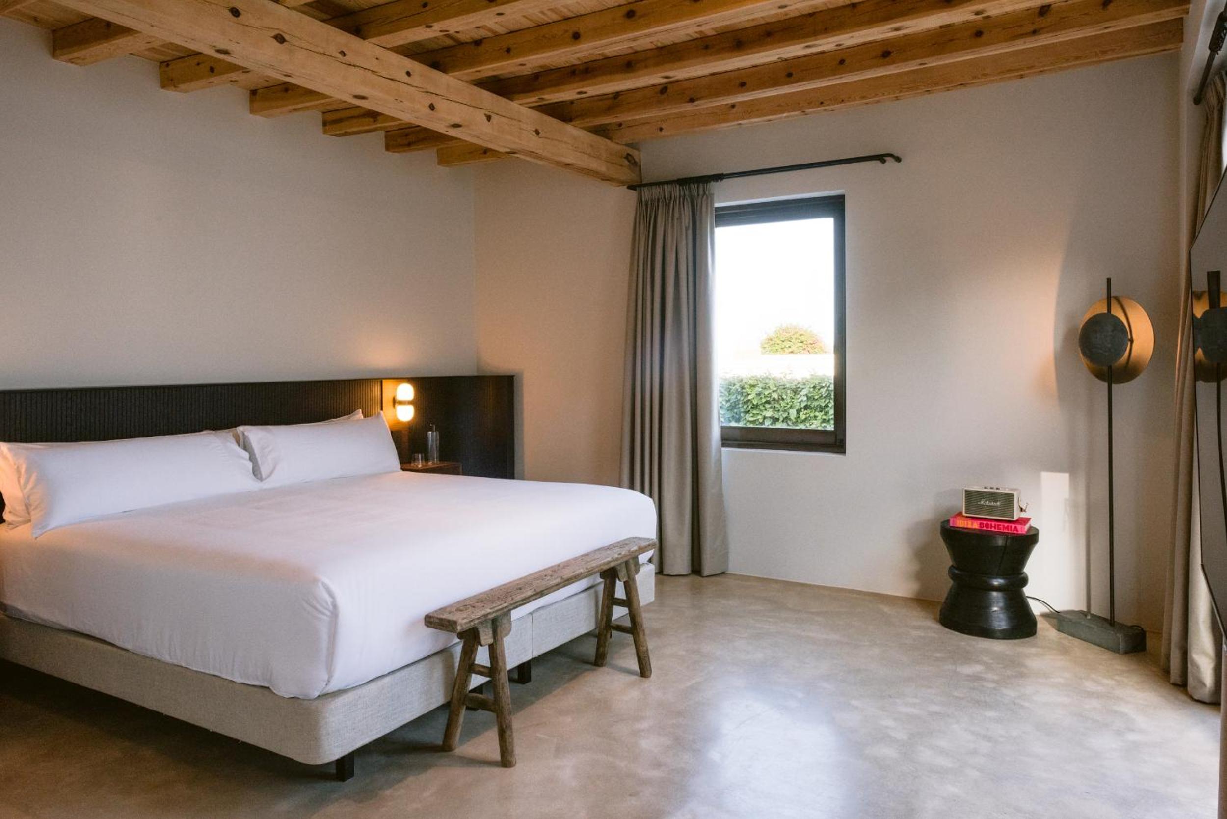 Room, King Bed, Casa Maca 3/10