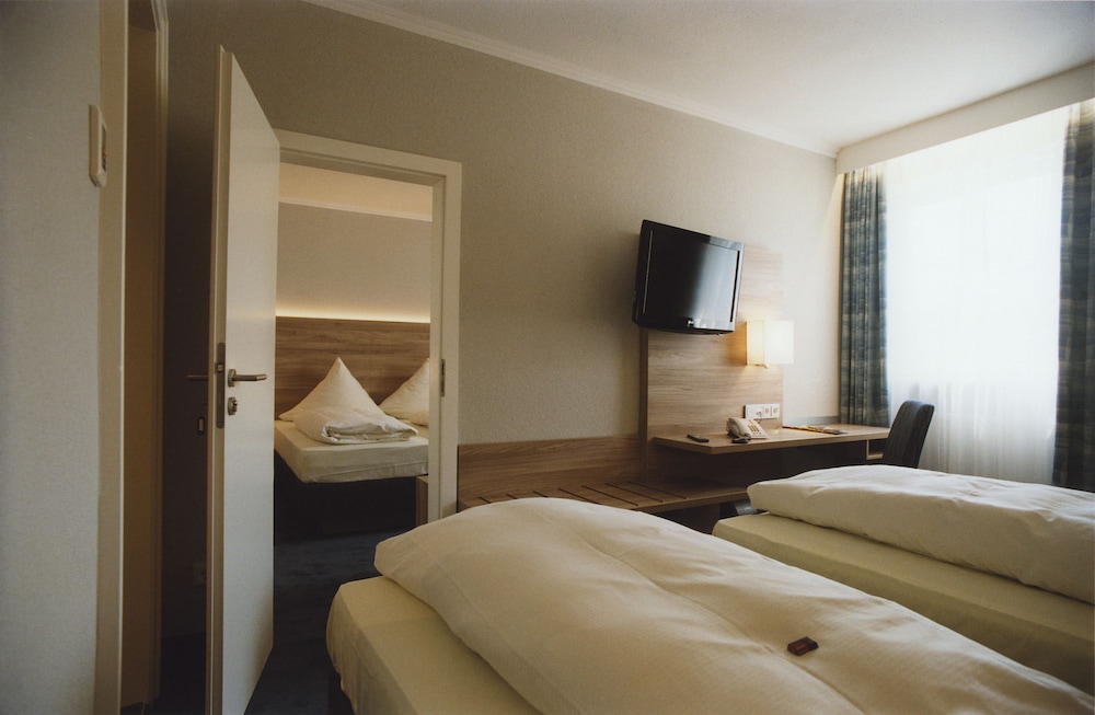 2 BEDROOMS, CONNECTING, FAMILY, DOUBLE BED