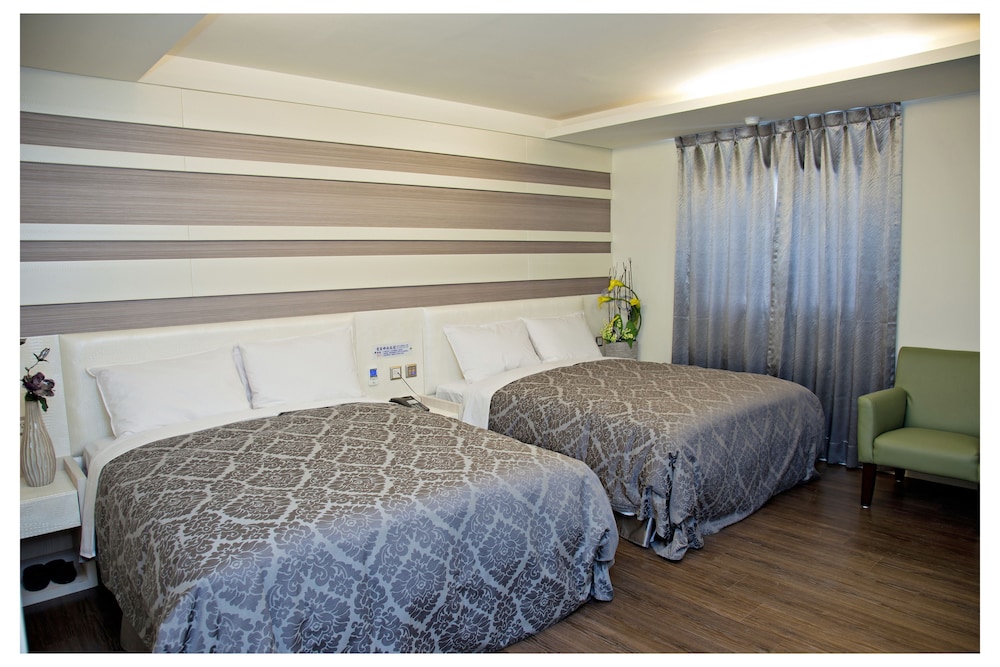Ai-Lai Fashion Hotel 39/72
