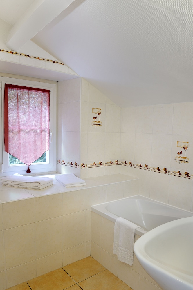 MANOIR DE LA GIRAUDIERE 42/42