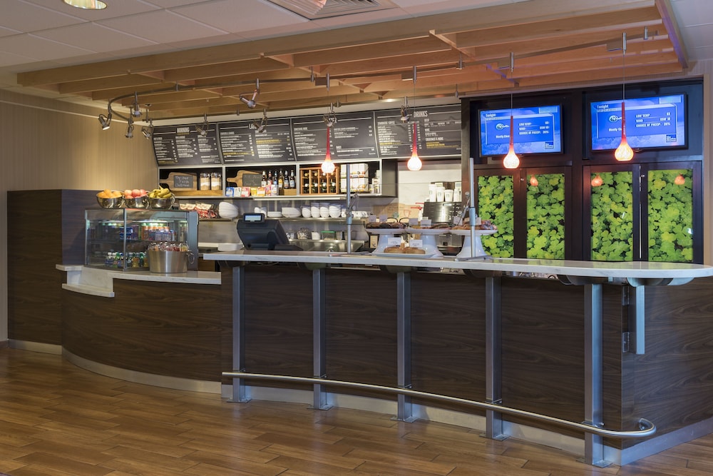 Courtyard By Marriott Traverse City 7/47
