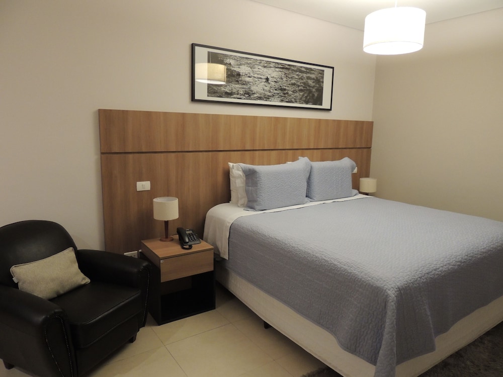Platinum, King Bed
