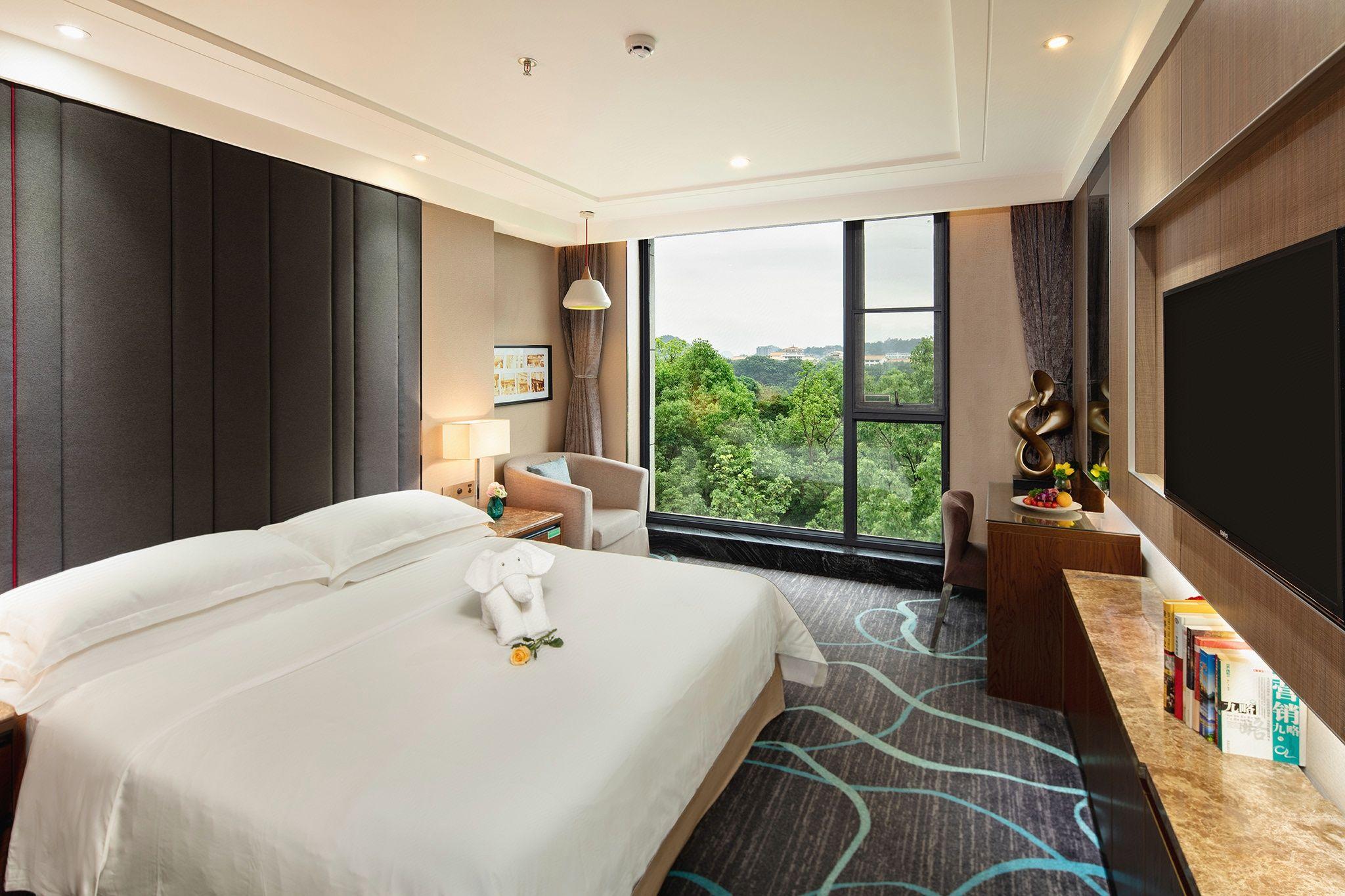 Venus Royal Hotel (East-West Lane Store, Xiangshan Park,Guilin,Guangxi) 7/16