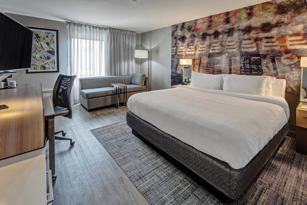 ROOM, KING BED, ACCESSIBLE