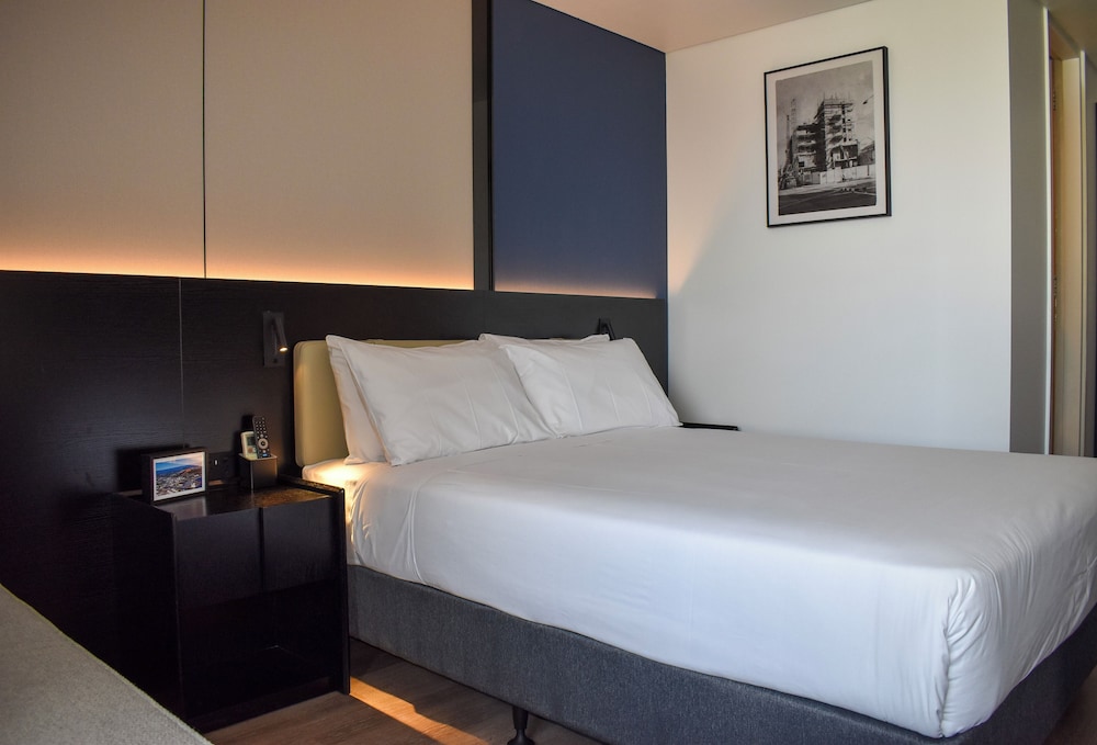 STANDARD, 2 DOUBLE BEDS