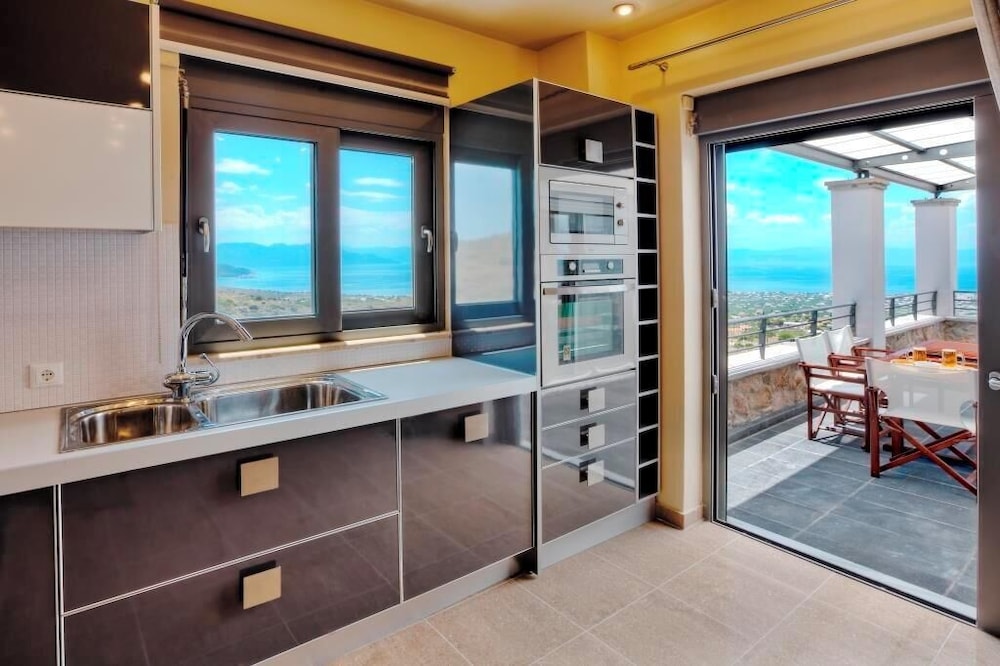 Marini Luxury Apartments And Suites 75/75