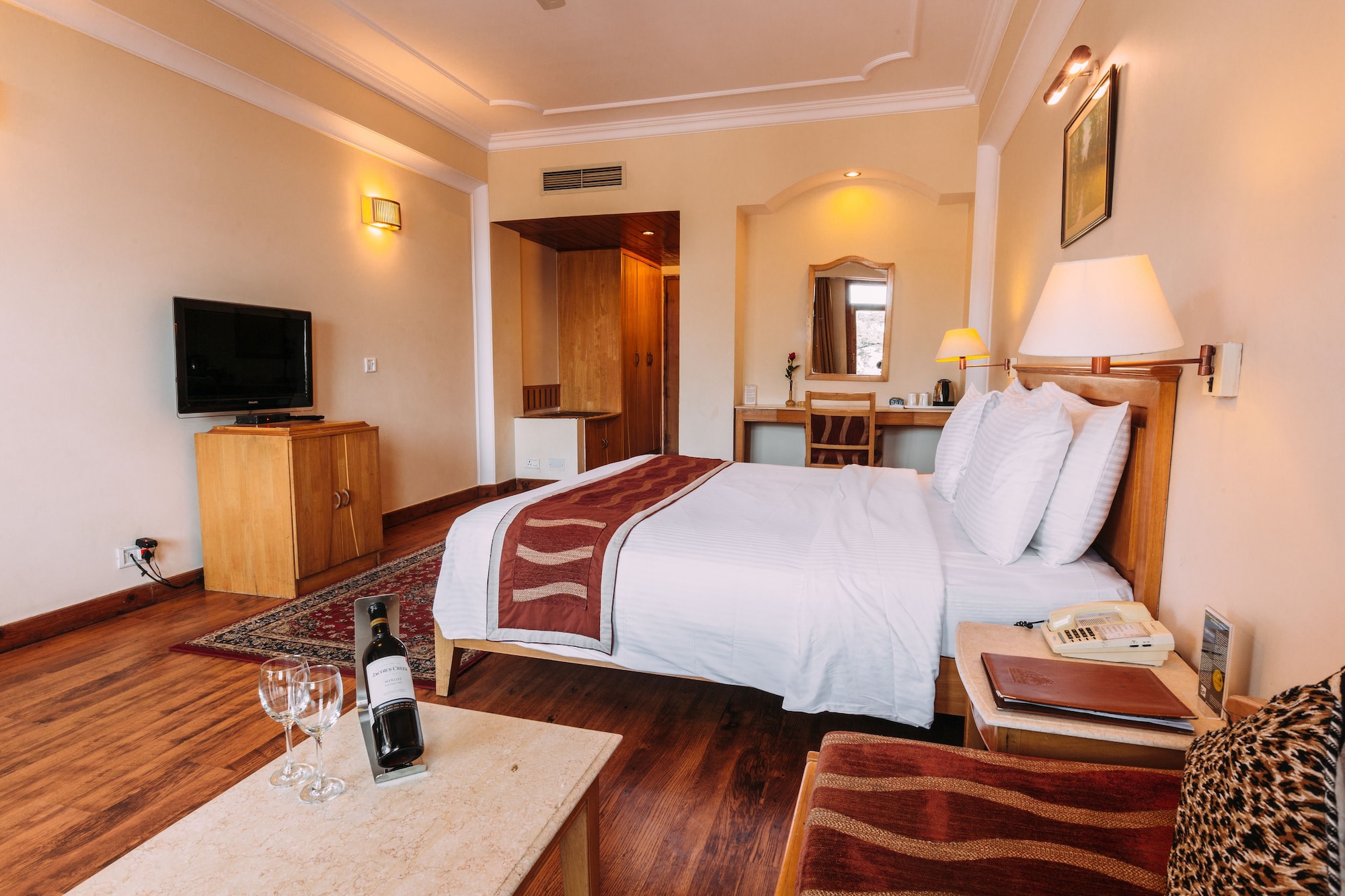 SUPER, DELUXE, DOUBLE BED, SMALL BALCONY, BATHTUB
