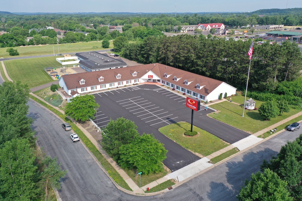 Econo Lodge Inn & Suites Eau Claire South 30/33