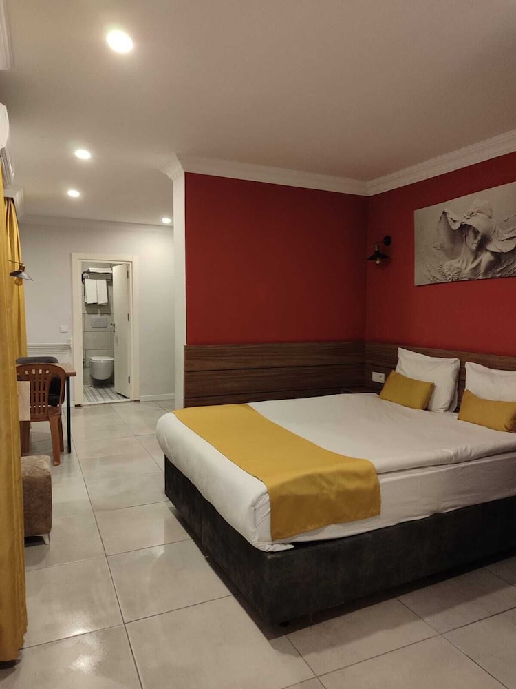 Terra Rossa Suites 22/44