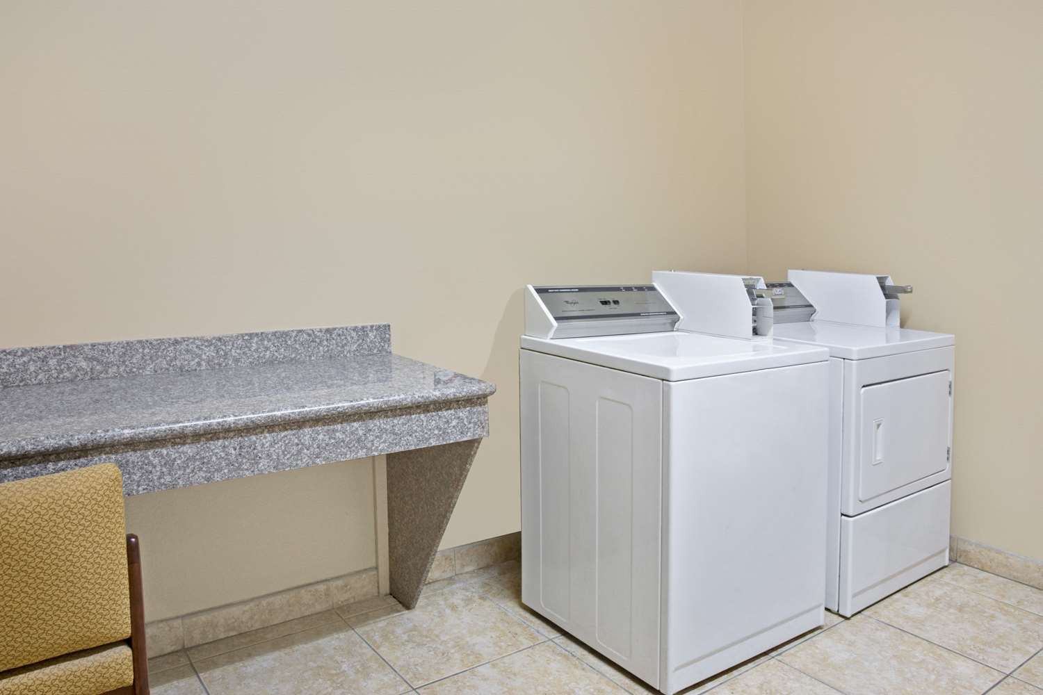 Red Lion Inn & Suites IAH Airport East 4/8