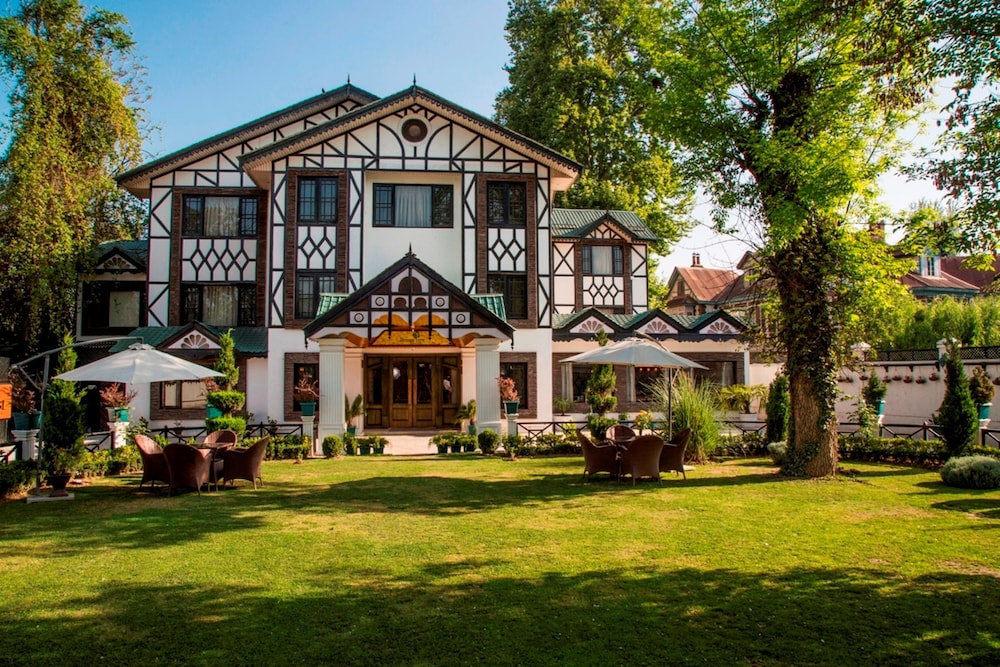 Lemon Tree Hotel Srinagar 1/21