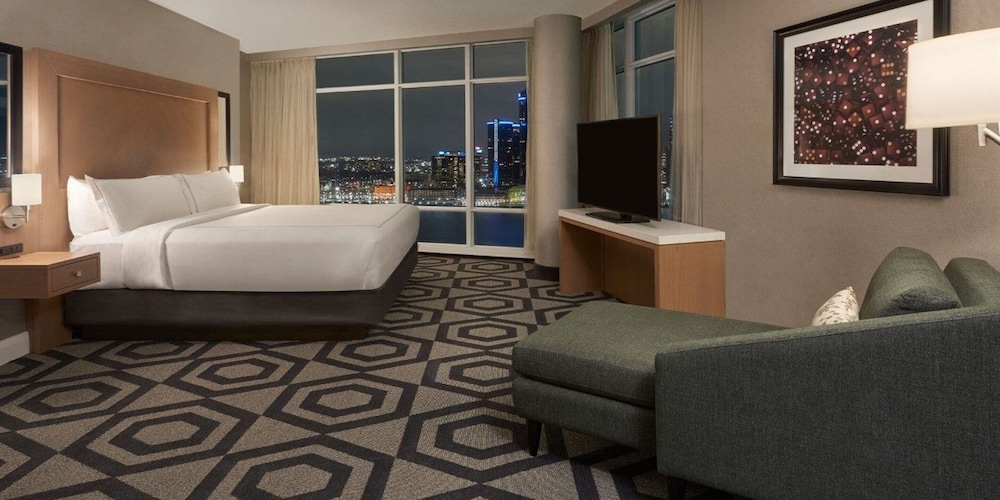 Bay, King Bed, Augustus Tower