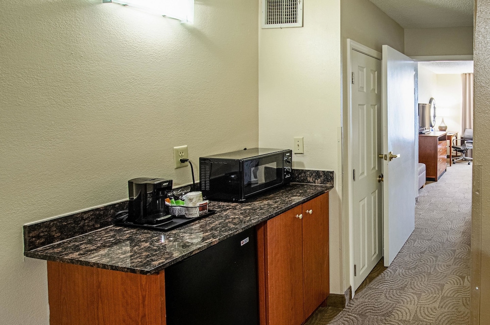 Comfort Inn Suites Santee 33/39