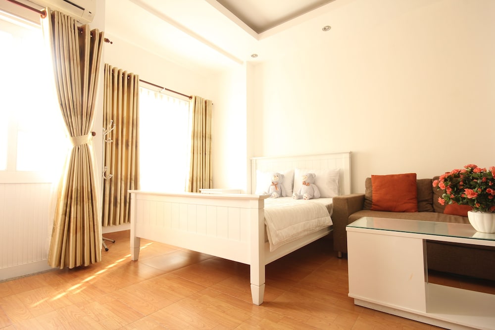 Smiley Apartment 3 37/50