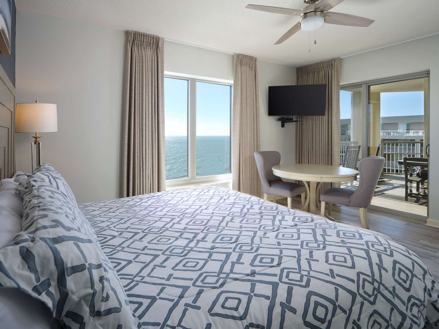 2 Bedrooms, Condo, Ocean Front