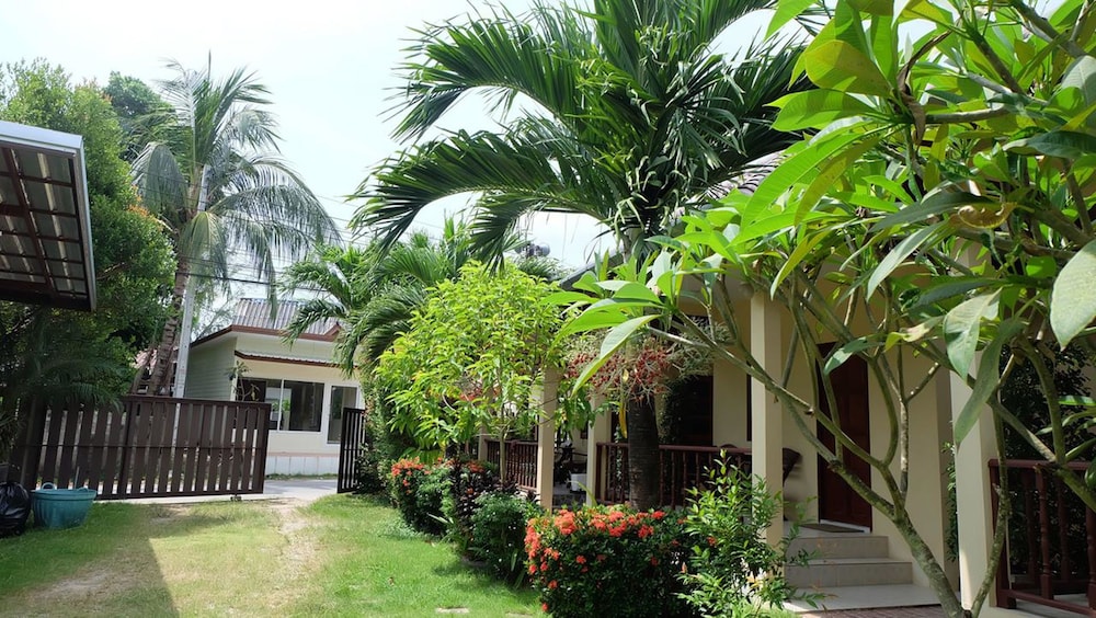Ron's Bungalow 16/20