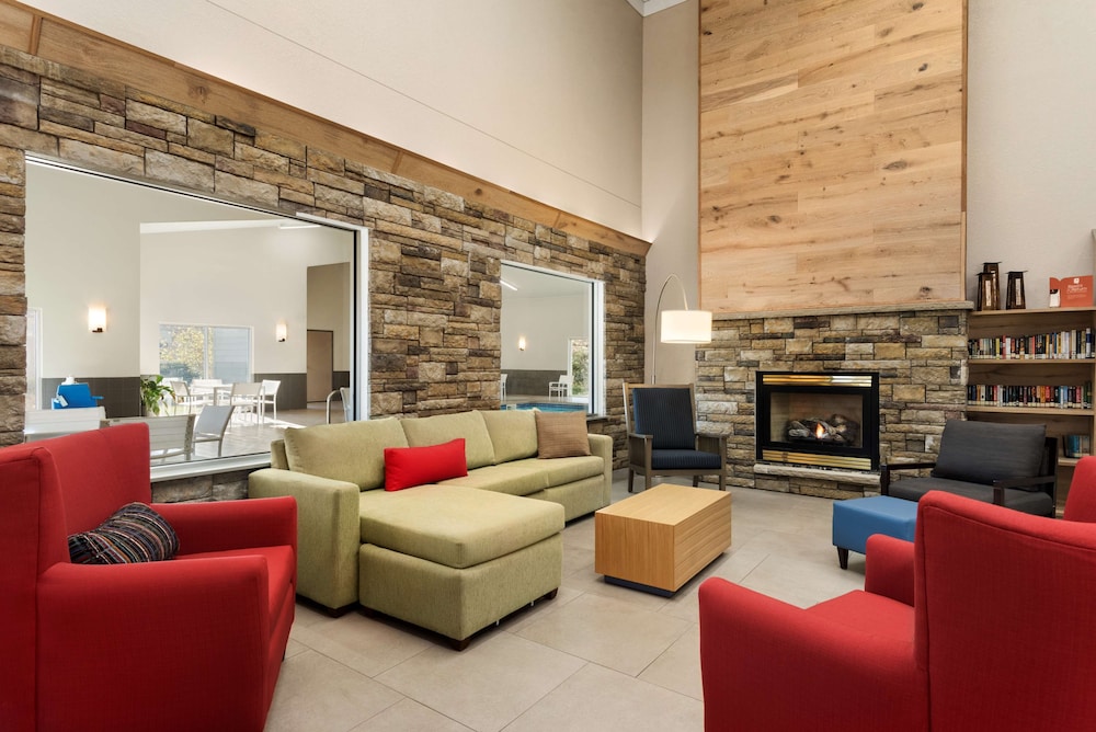 Country Inn & Suites by Radisson, Platteville, WI 35/48