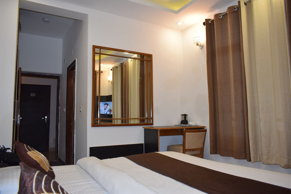 Oyo 12944 Hotel Crystal Palace 6/22