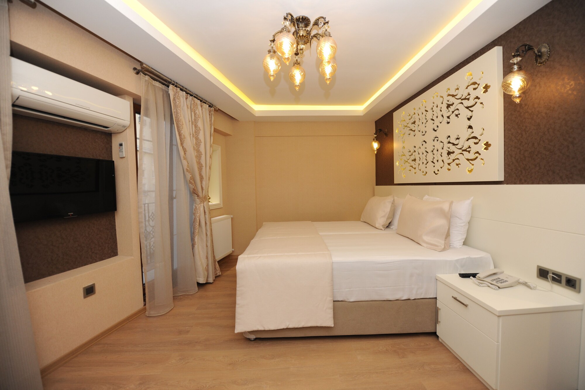 DELUXE, DOUBLE BED