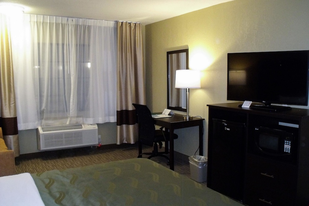 Clarion Pointe Winslow I-40 17/43
