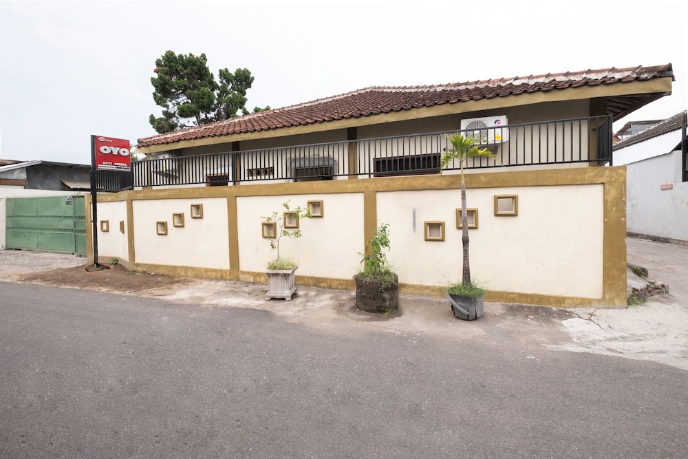Oyo 2394 Hotel Brosta 1/26