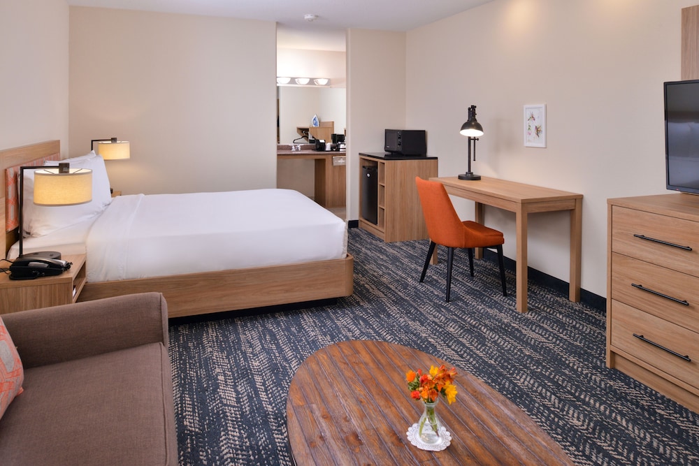 La Fuente Inn Suites 22/65
