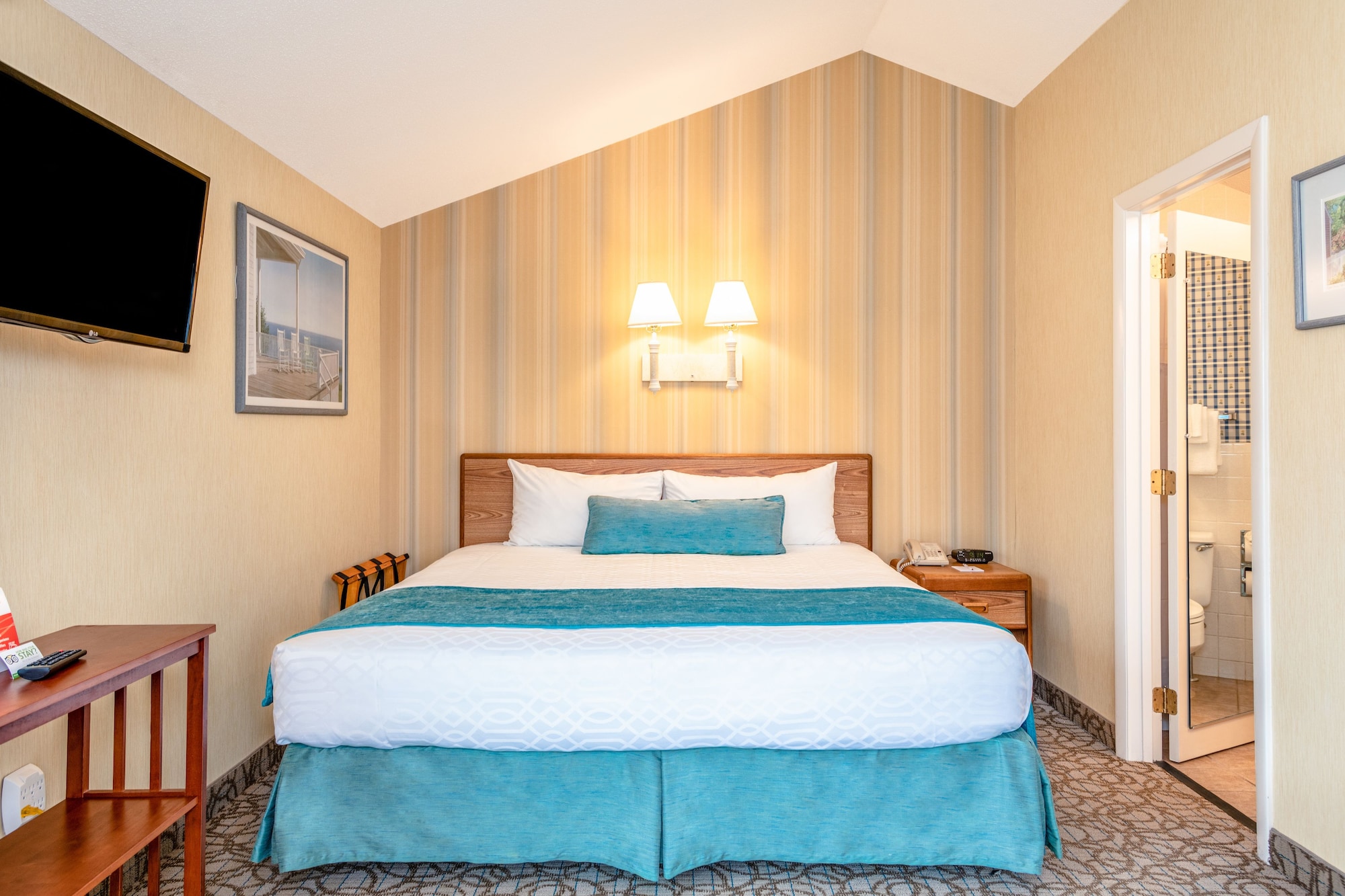 غرفة بسرير كينج، Green Harbor Resort 4/6