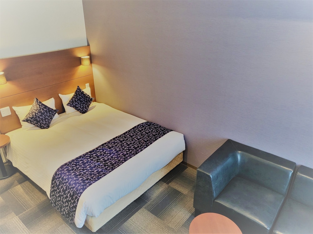 ROOM, DOUBLE BED