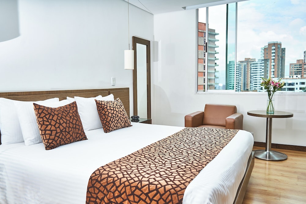 STANDARD, QUEEN BED