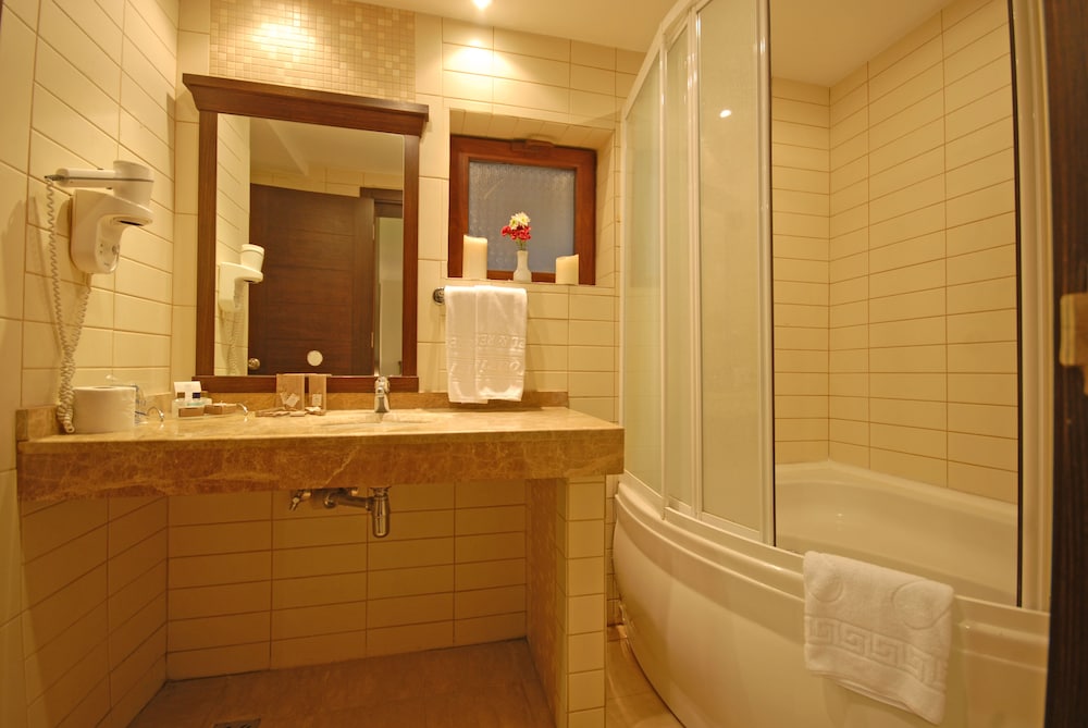 Tourist Hotel 13/63