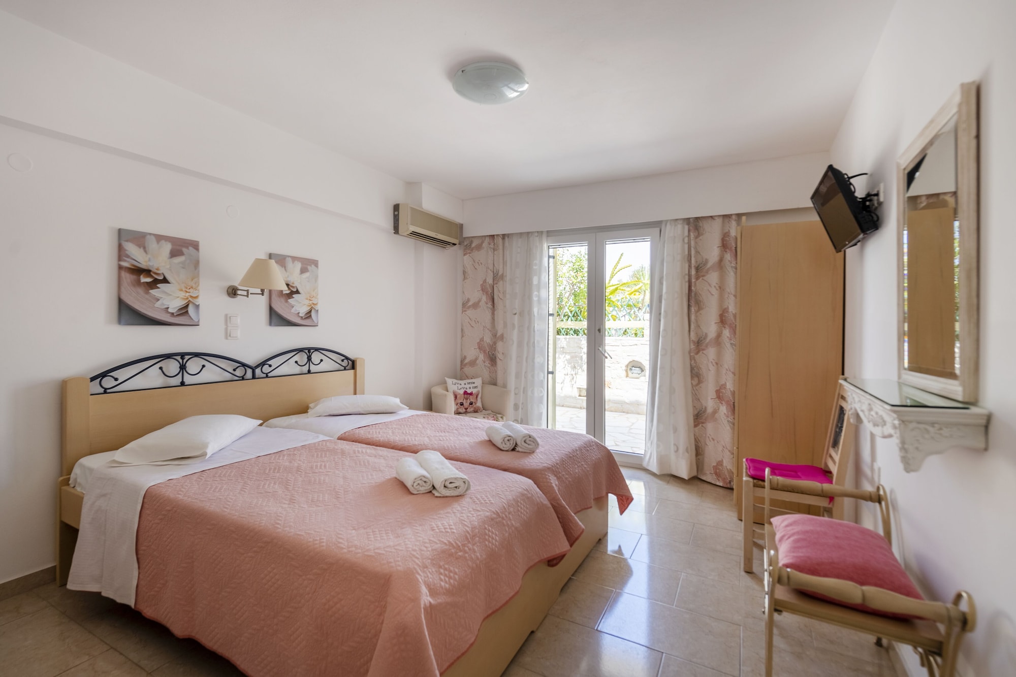 2 Bedrooms, Apartment, Double and Twin Beds