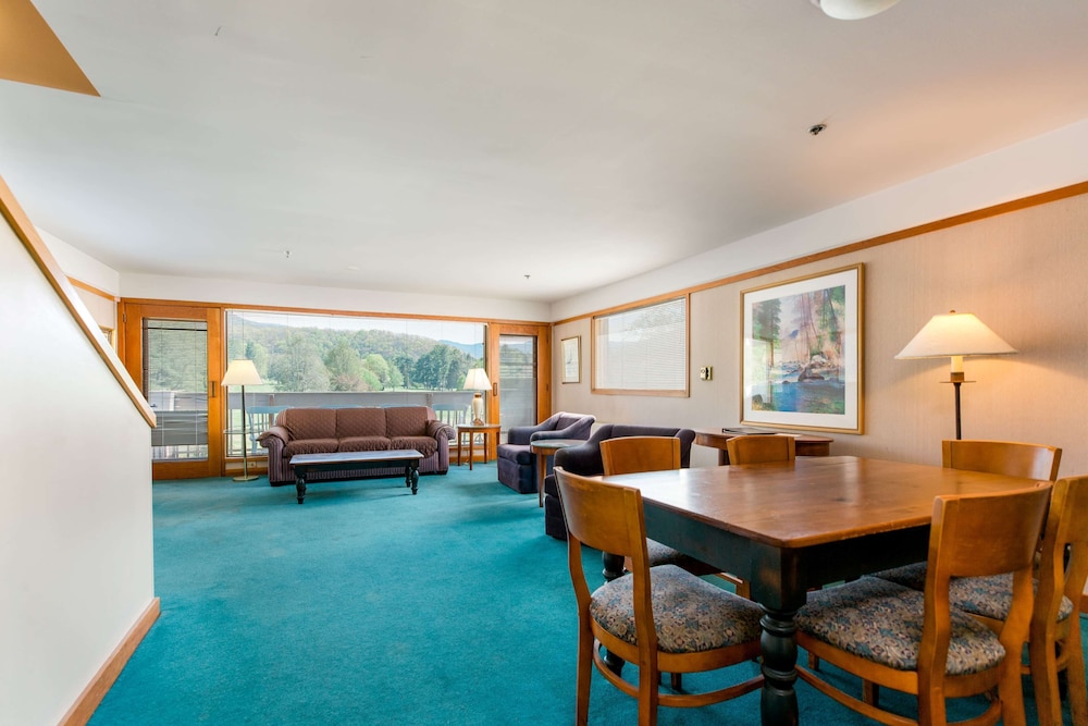 Waynesville Inn and Golf Club, Tapestry Collection by Hilton 34/72