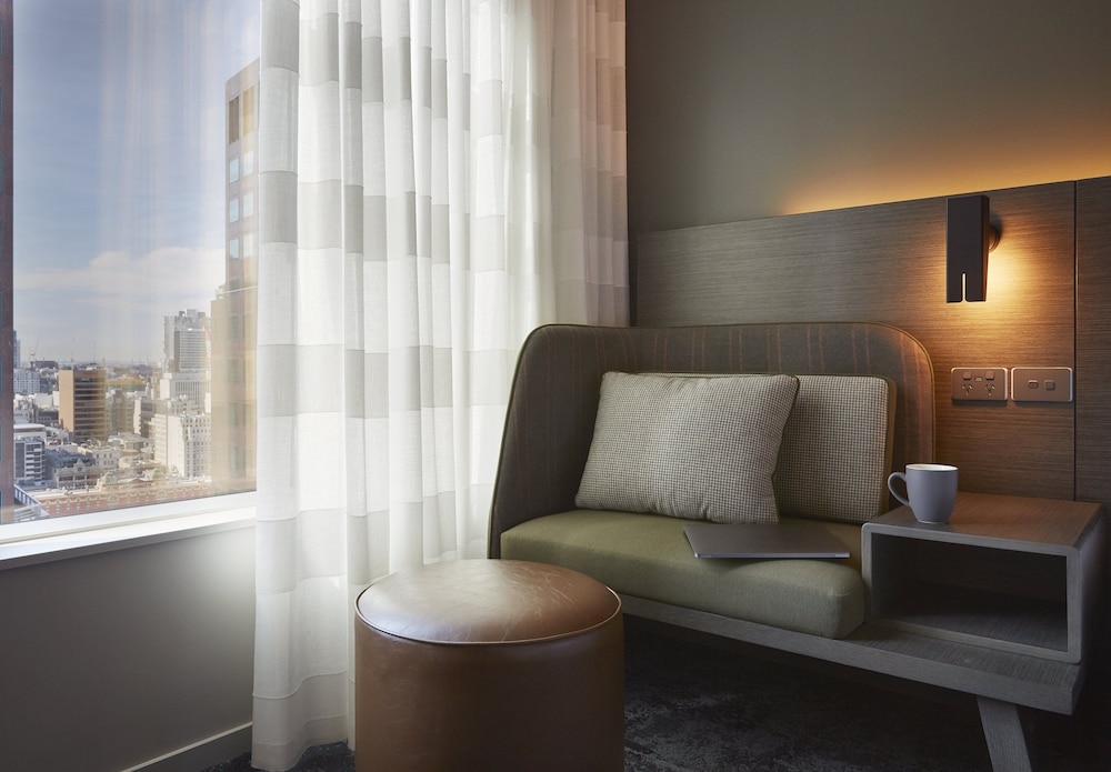 Holiday Inn Express Melbourne Southbank 38/77