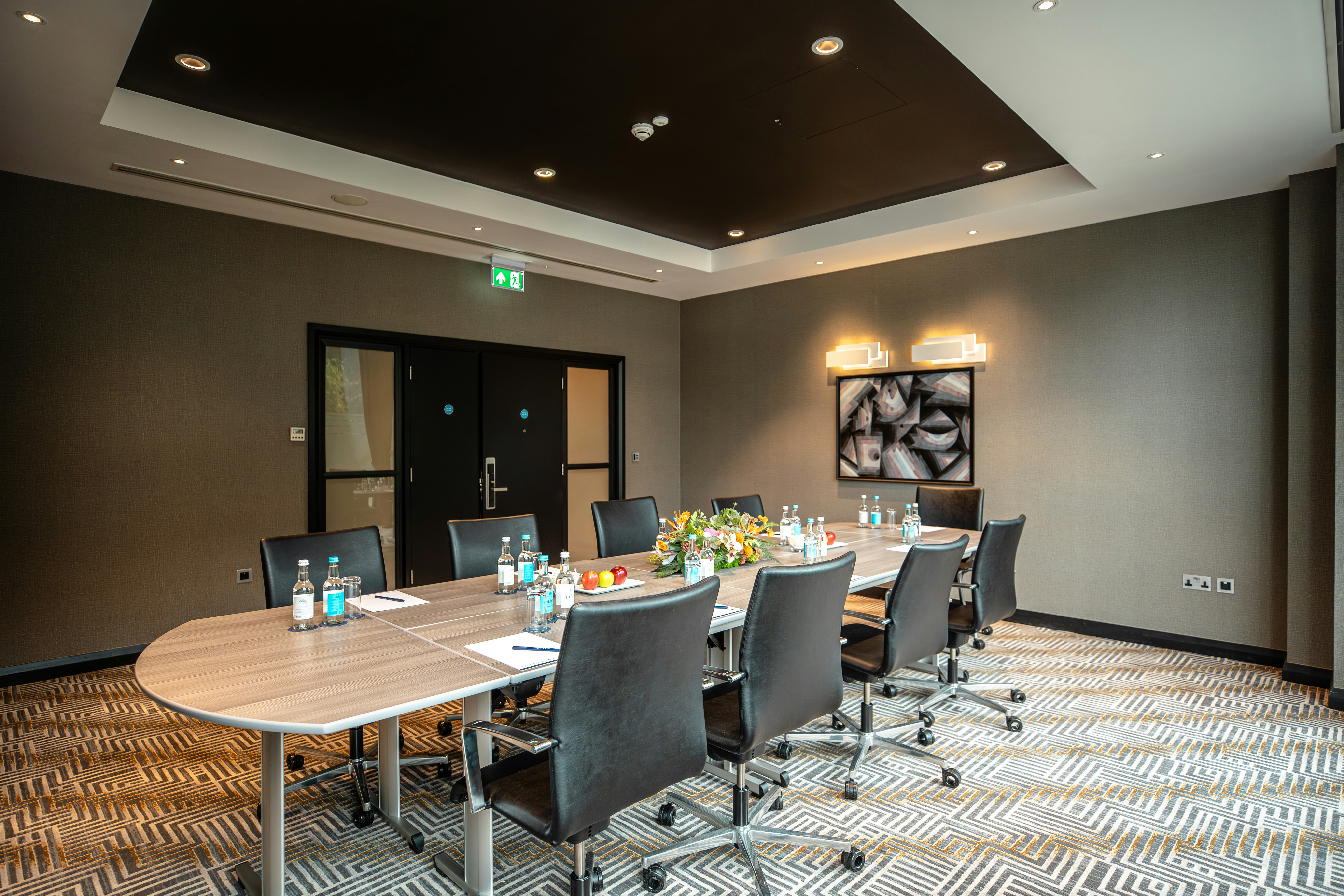 Doubletree By Hilton Hotel Woking 52/55