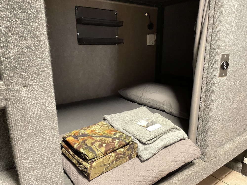Sheridan Hostel 17/50