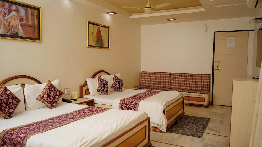 SUPER, DELUXE, 4 BEDS