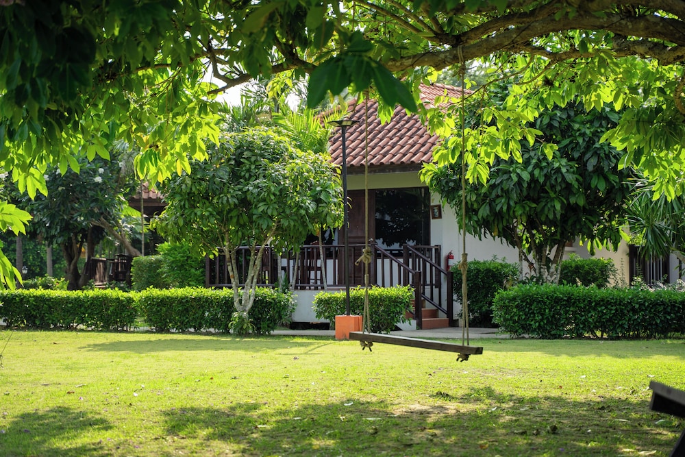 Sailom Resort Bangsaphan 49/55