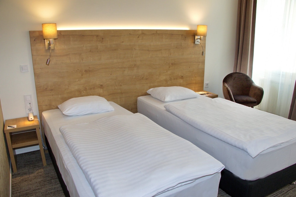 City Hotel Ring 8/36