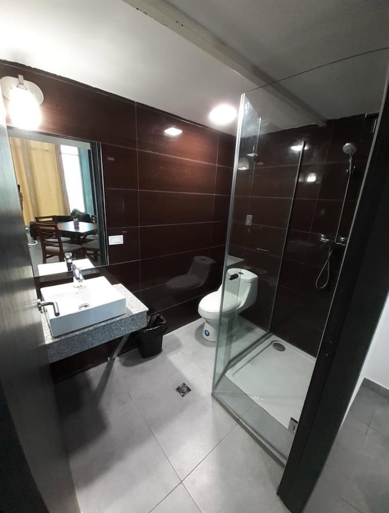 Innfiniti Hotel Suites 17/42