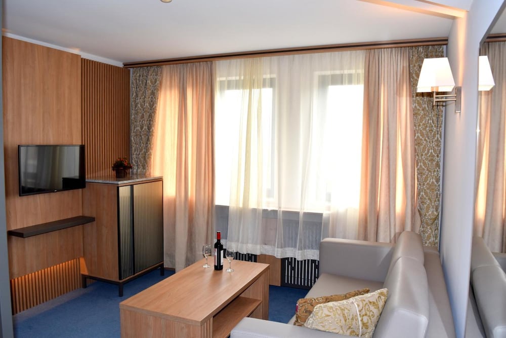 Legends Hotel 34/51