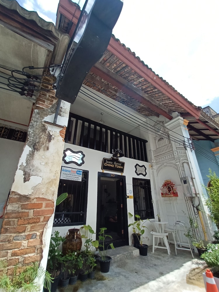 Chino Town Gallery Alley 4/61