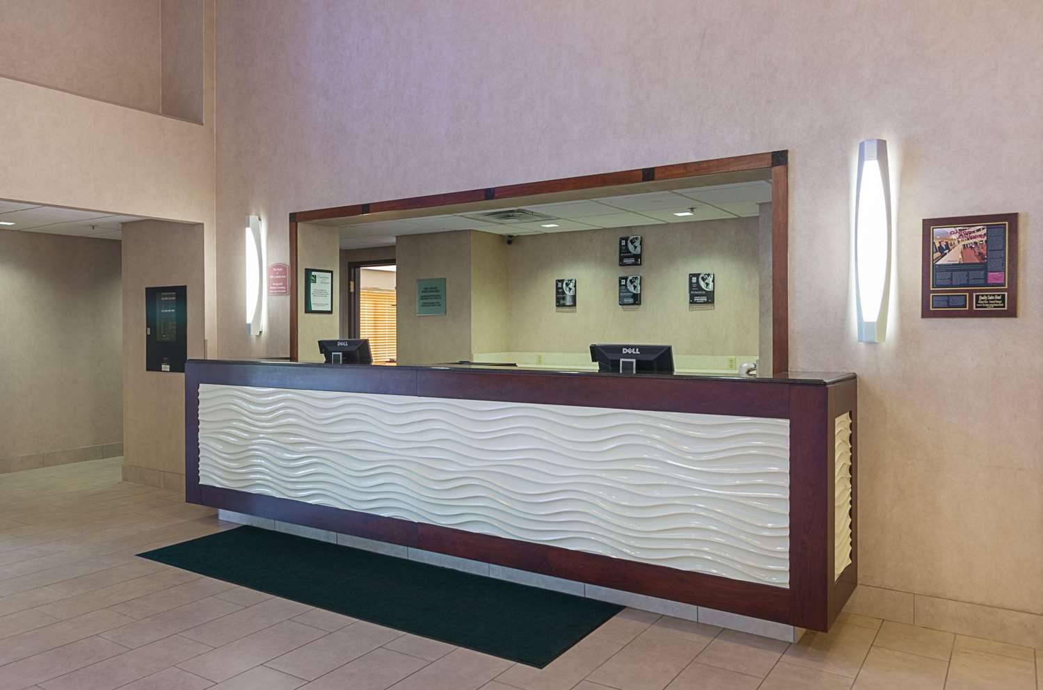 Quality Suites Lansing West 4/45