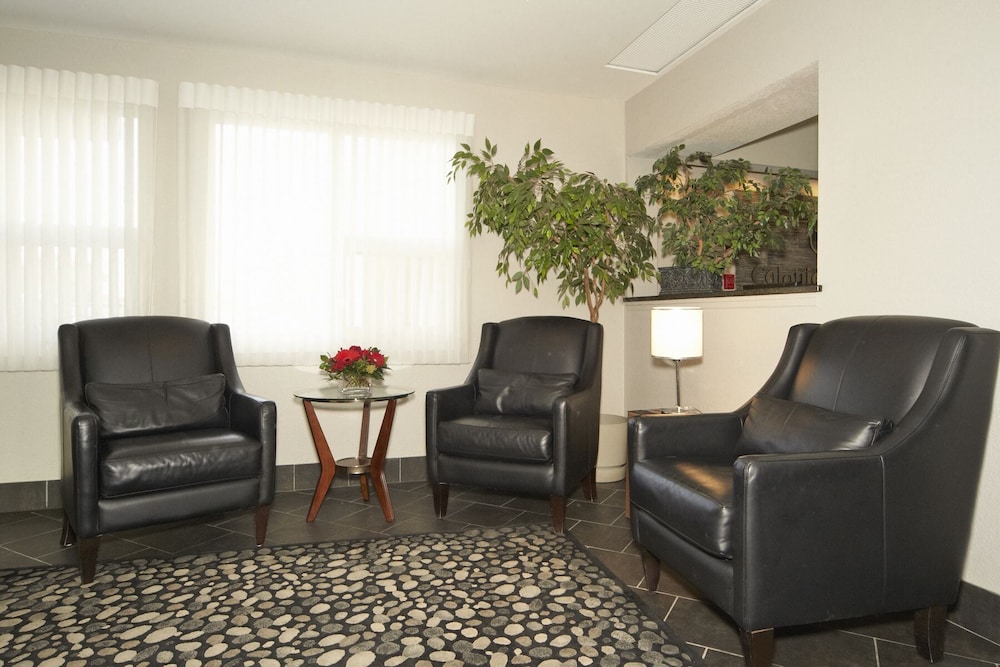 Colonial Square Inn And Suites 15/25