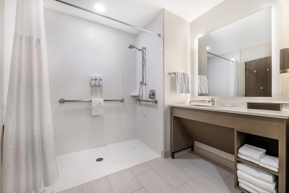 Comfort Inn & Suites Orlando Sanford Airport 53/54