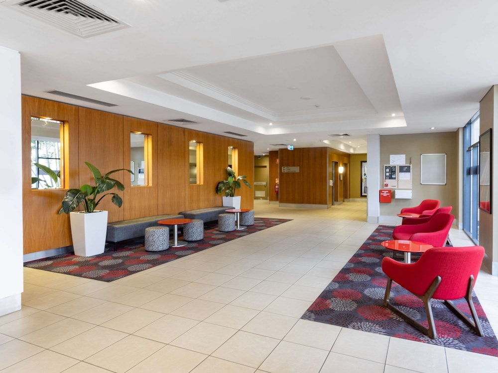 Mercure Brisbane Garden City 8/67